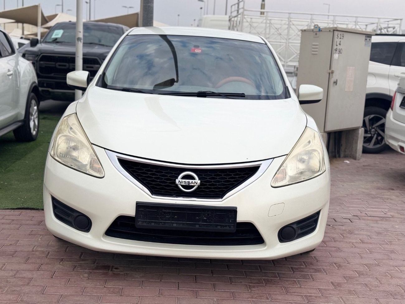 Nissan Tiida SE 1.8L Hatchback
