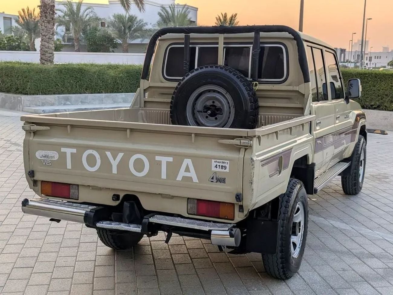 تويوتا لاند كروزر 70 LC79 LX محرك V6 سعة 4.0 لتر، بحالة داخلية وخارجية ممتازة