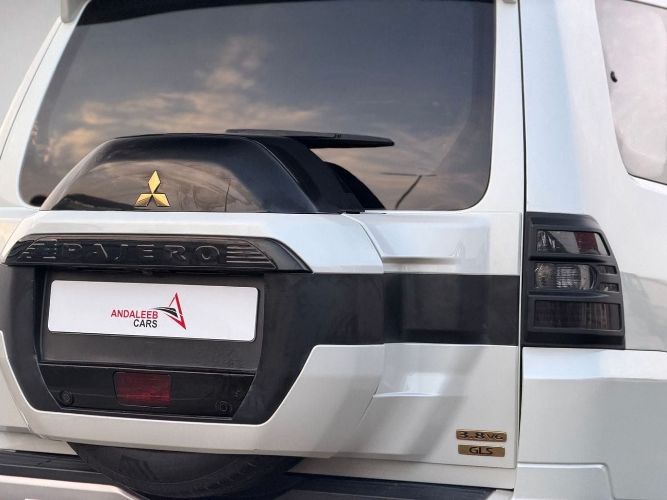 Mitsubishi Pajero GLS H/L PLATINUM 7-SEATER | MITSUBISHI PAJERO GLS | 3.8L V6 4WD | 2019 | GCC SPECS