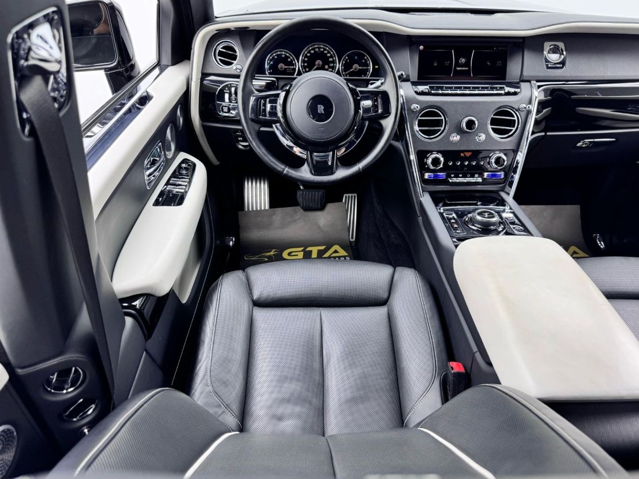 رولز رويس كولينان 2021 Rolls-Royce Cullinan Black Badge, 1 Year Warranty, Full Service History