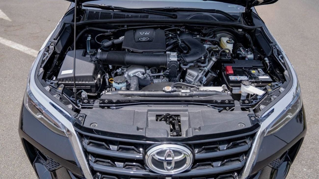 Toyota Fortuner VXR Toyota Fortuner 4.0 2023 black Full Option