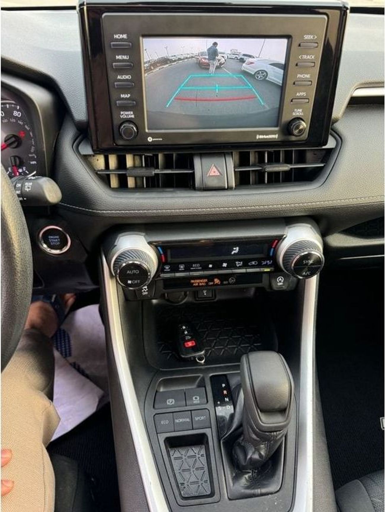 Toyota RAV4 2021 XLE SUNROOF KEYLESS FULL OPTION US SPEC