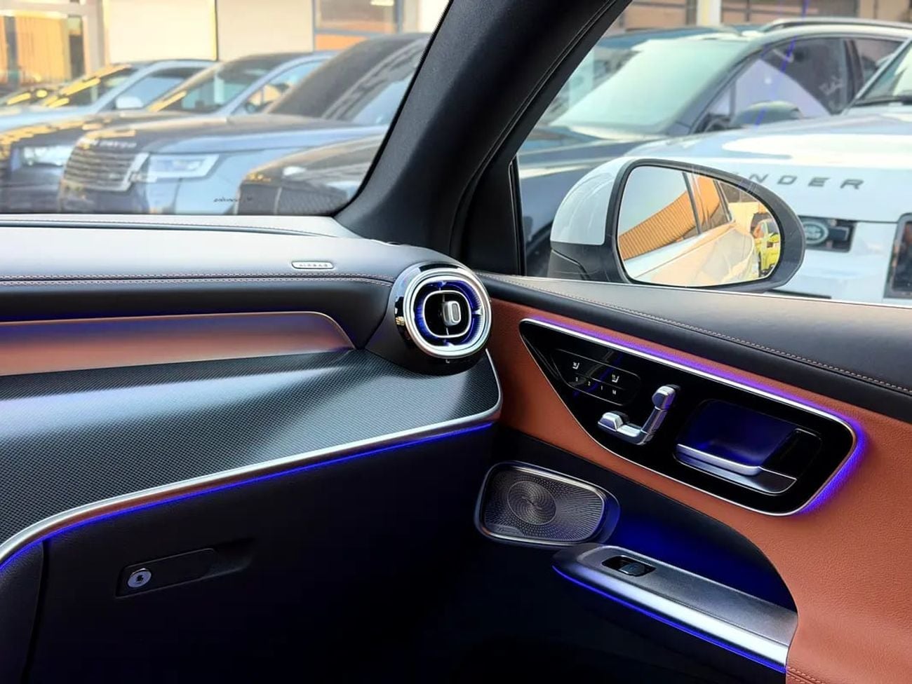 مرسيدس بنز GLC 300 MERCEDES GLC300 - MODEL - NO ACCIDENT OR PAINT - 1,000 KM - INTERNATIONAL WARRANTY
