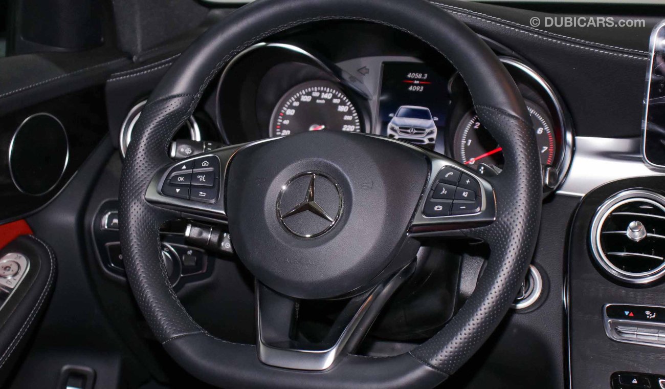 مرسيدس بنز GLC 250 Coupe 4Matic عدد الكيلومترات المنخفض مع 4 سنوات من الخدمة و 5 سنوات من الضمان