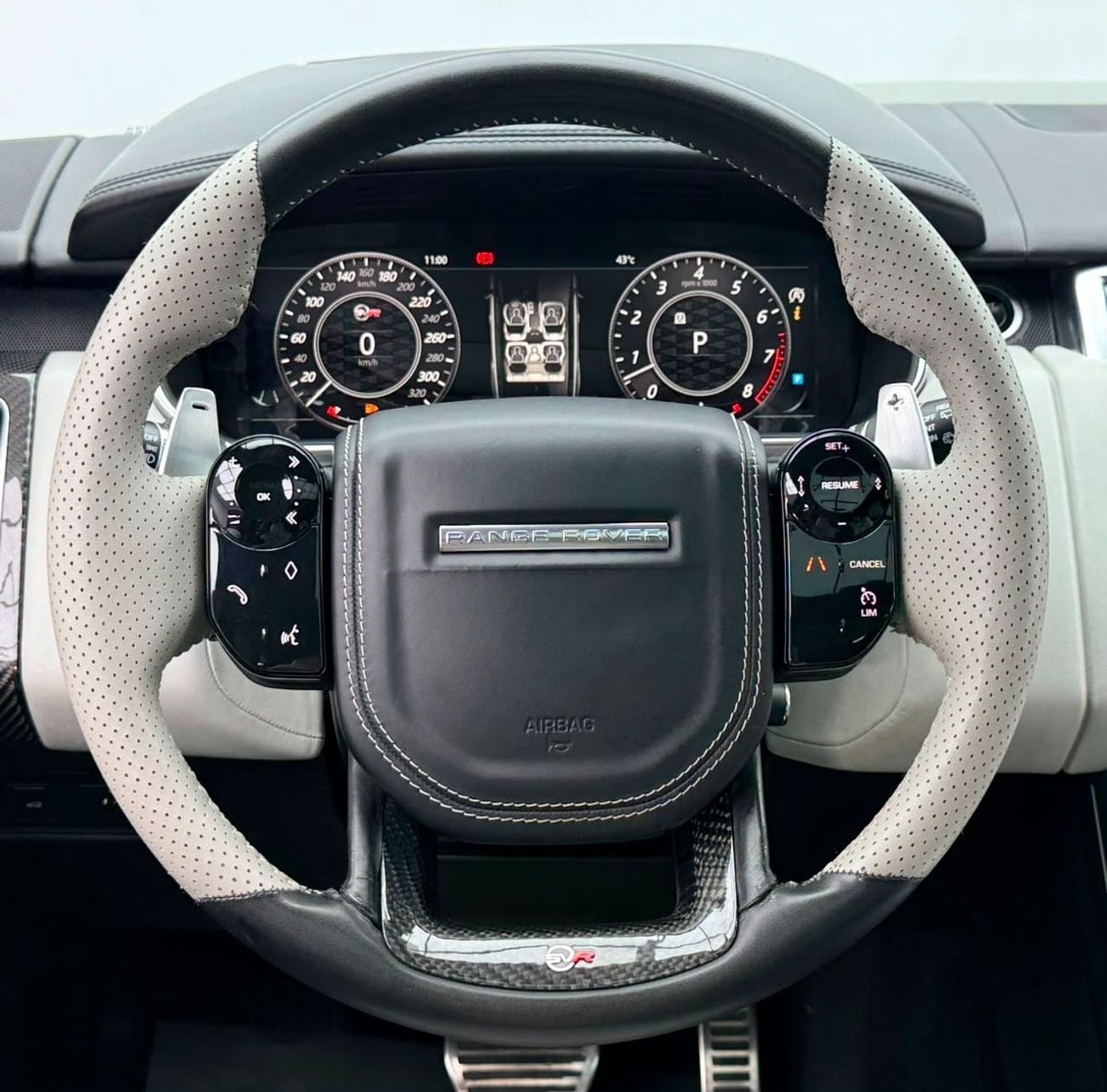 Land Rover Range Rover Sport SVR 2018 Range Rover Sport , Carbon Fiber Package, Fully Loaded, Excellent Condition, GCC