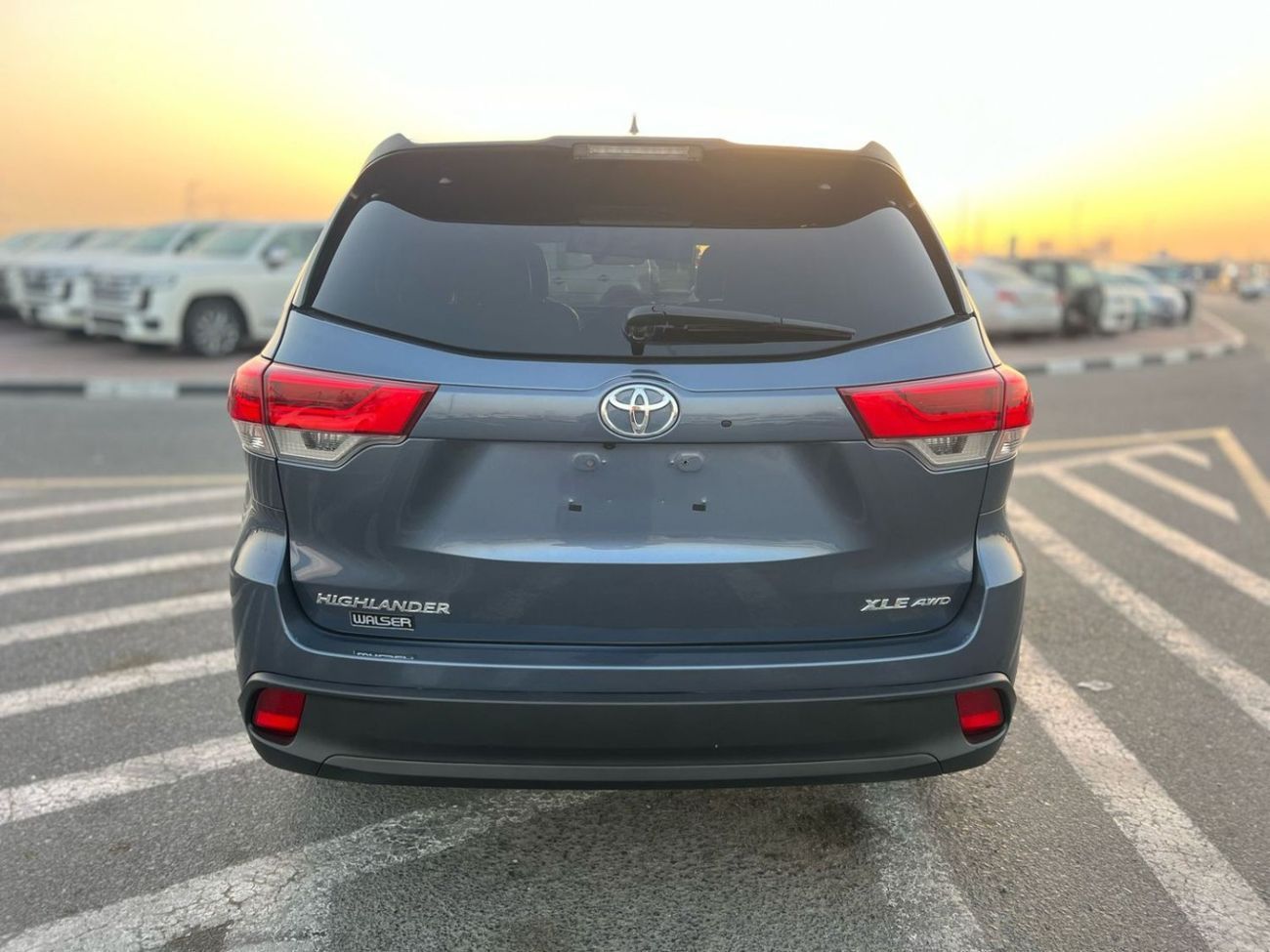 Toyota Highlander 2018 TOYOTA HIGHLANDER XLE   3.5L V-6 //   4 WHEEL DRIVE - 4X4 // SUNROOF //  PUSH START   // LEATHE
