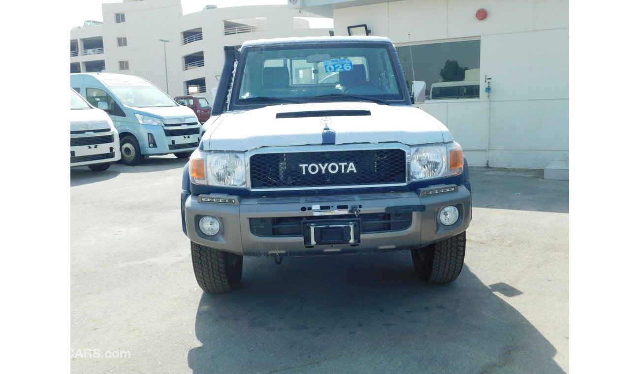 Toyota Land Cruiser Pick Up 79 Single Cab Pickup V8 4.5L TD Limited 4WD MT(Only on Sahara Motors)