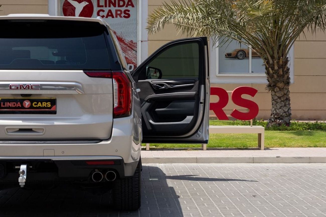 GMC Yukon XL Denali 6.2L (7 Seater)