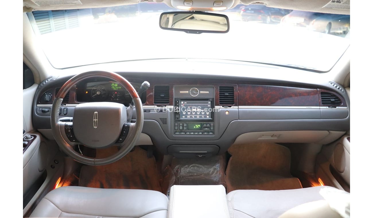 Lincoln Town Car NEW ARRIVAL FREE REGISTRATION EXCELLENT CONDITION