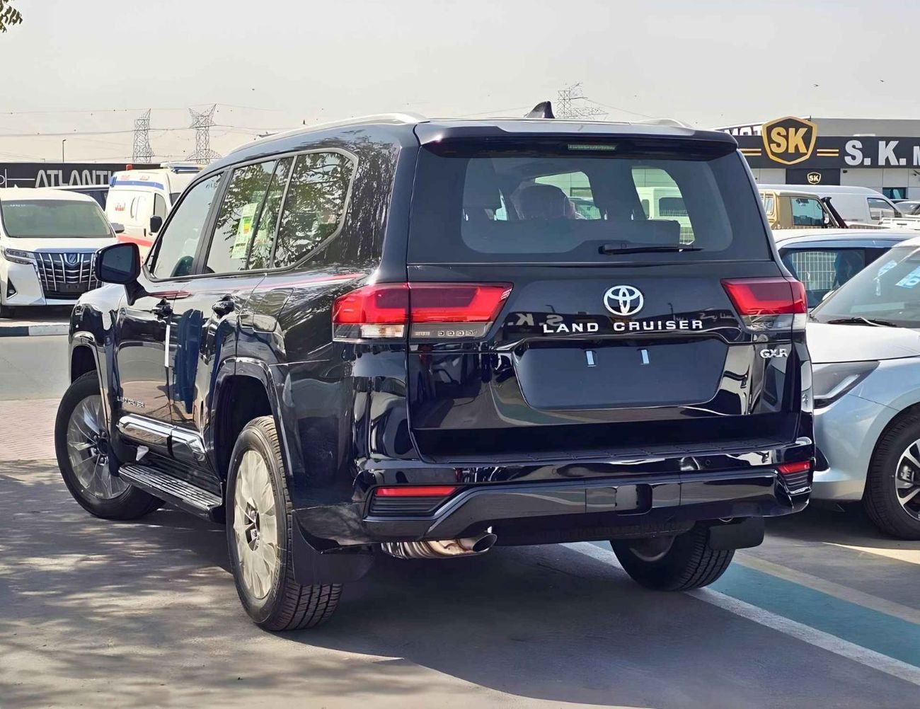 Toyota Land Cruiser GXR HIGH OPTION / 4.0L PETROL V6 / RADAR / REAR ENTERTAINMENT DVD / CODE # GXR41H