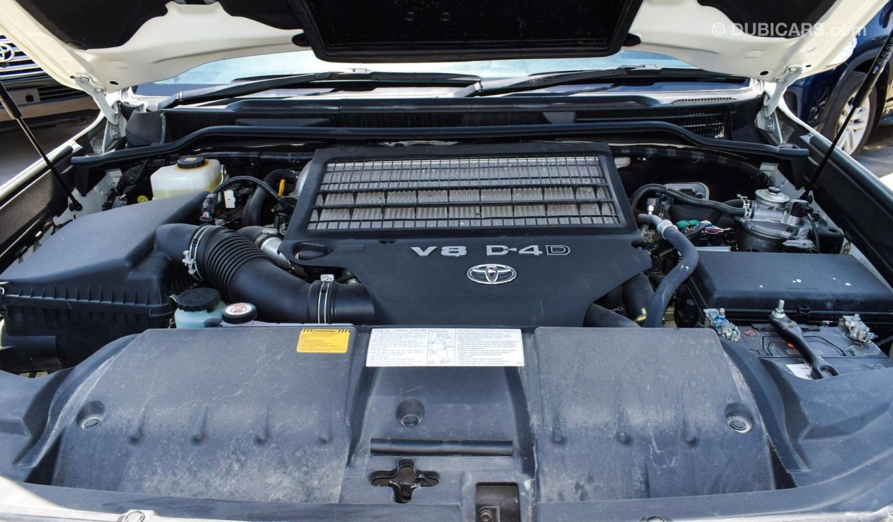 تويوتا لاند كروزر V8