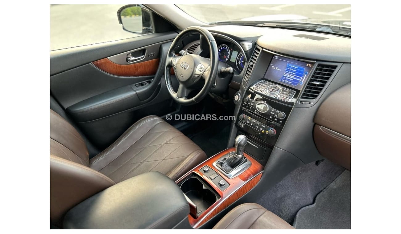 Infiniti QX70 Sport Luxury Infiniti QX-70 2016 GCC V6 3.7L//Perfect condition // Full option