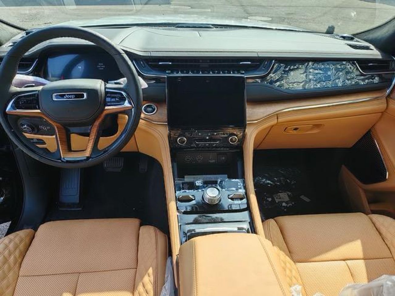 Jeep Cherokee 5 SEATER LIMITED PLUG IN HYBRID ( FOR RE EXPORT ONLY )