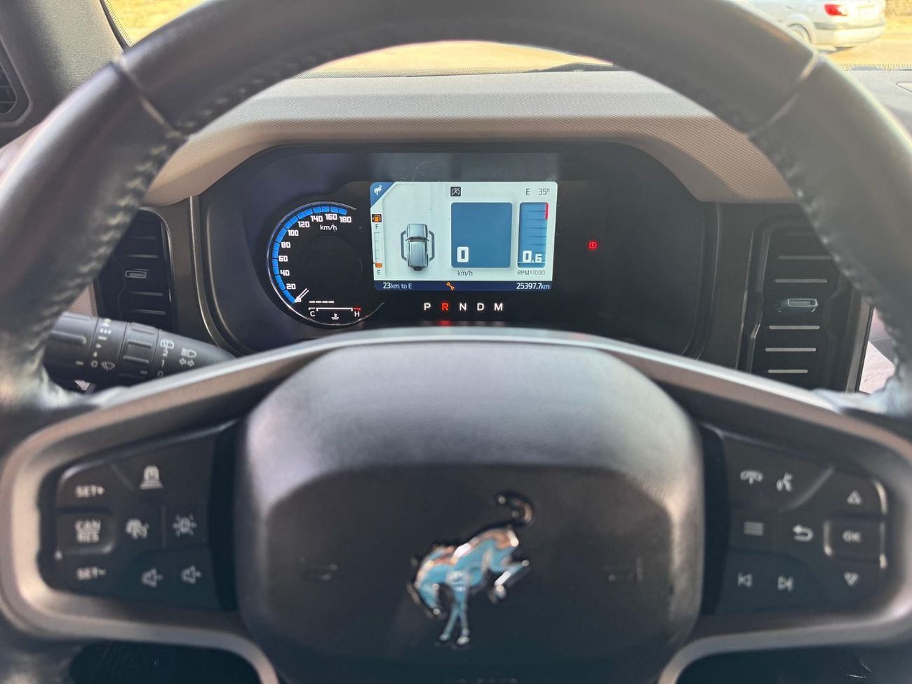 فورد برونكو V6 2.7L TT / WILDTRAK / GCC / كاميرا 360 درجة / ممشى قليل / مجموعة رفع فوكس الأصلية / رادار