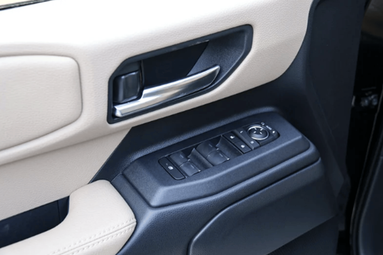 تويوتا برادو ECTJRD003 - 2025 Toyota Prado Mid Options R1 - 2.4L Petrol Auto - Black