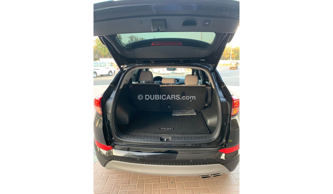 Hyundai Tucson LIMITED TURBO PANORAMIC AND ECO 1.6L V4 2017 AMERICAN SPECIFICATION