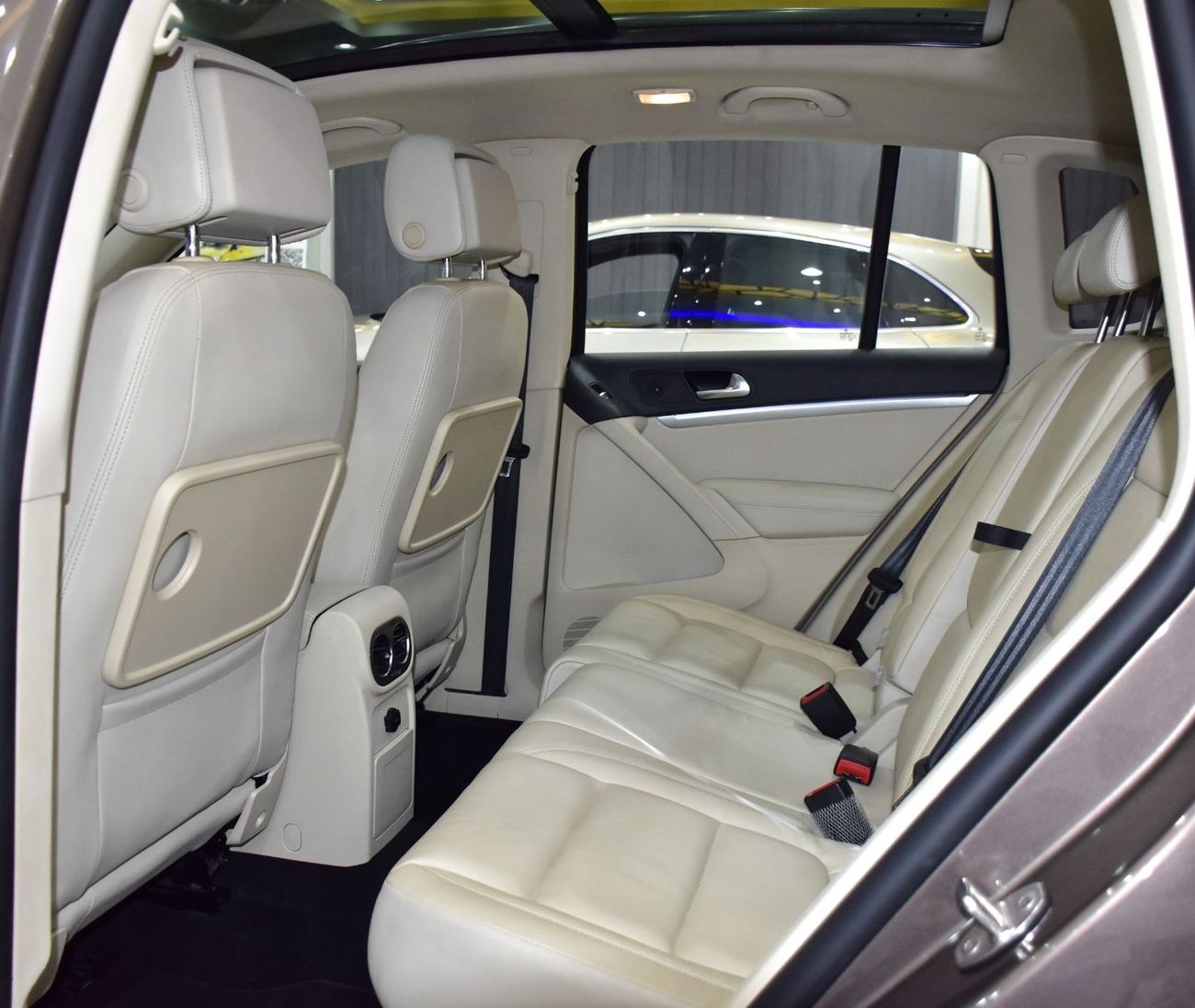 فولكس واجن تيجوان EXCELLENT DEAL for our Volkswagen Tiguan 2.0 TSi 4Motion ( 2014 Model ) in Brown Color GCC Specs