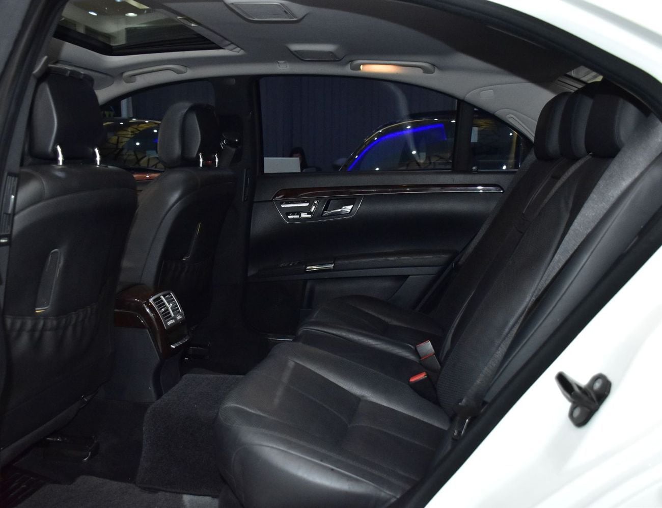 مرسيدس بنز S 550 EXCELLENT DEAL for our Mercedes Benz S550 ( 2008 Model ) in White Color Japanese Specs