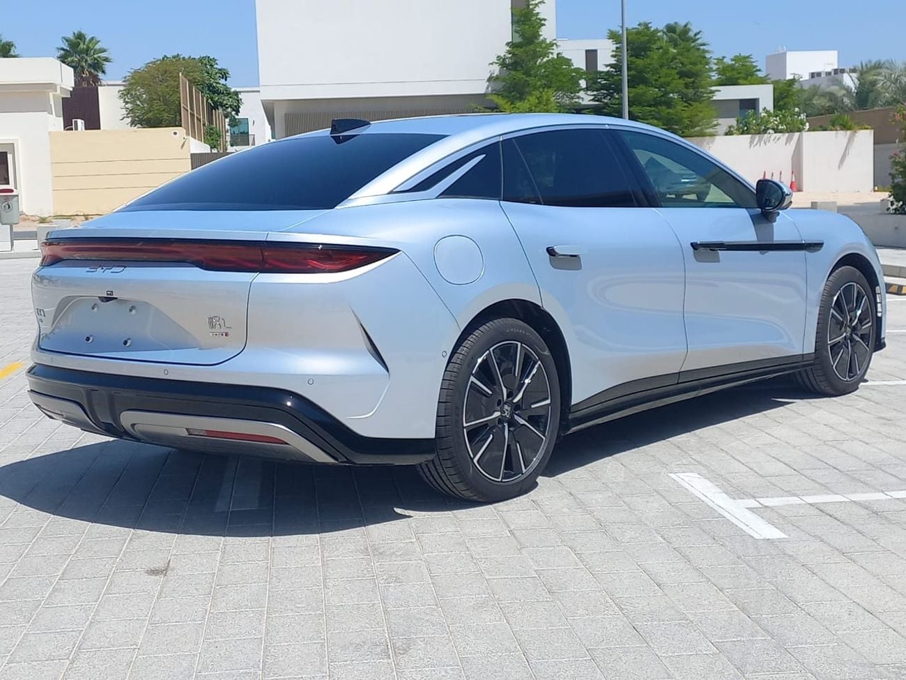 BYD Han L STD (NON GCC) Flagship fulloption
