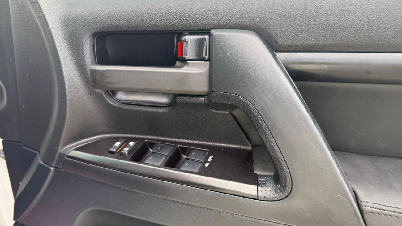 تويوتا لاند كروزر Toyota Landcruiser 2016 RHD white colour,diesel engine Australian specs