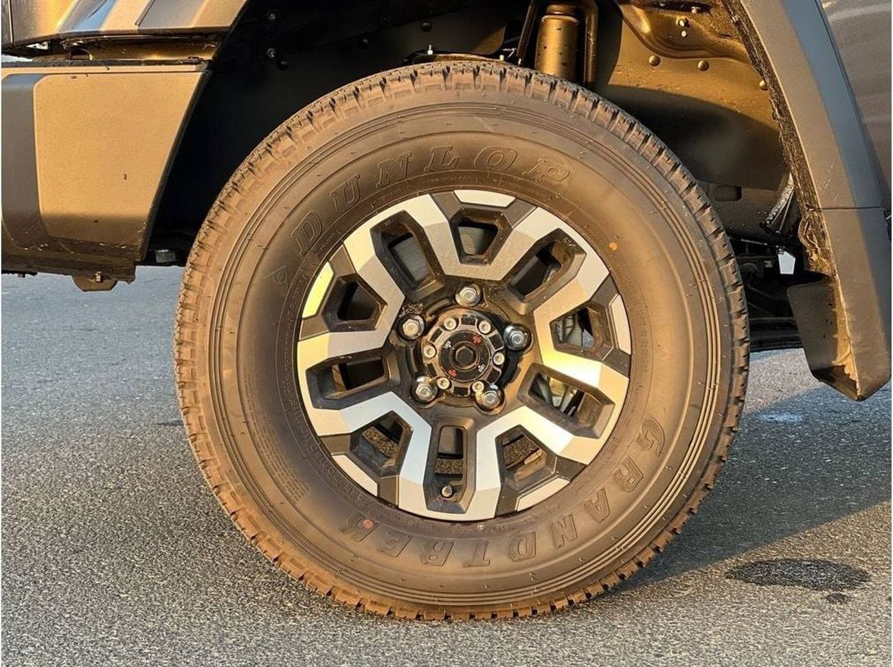 Toyota Land Cruiser Pick Up LC79 D/C 2.8L DSL A/T  // 2024 // FULL OPTION WITH RADAR , LED LIGHT , DVD & BACK CAMERA // SPECIAL