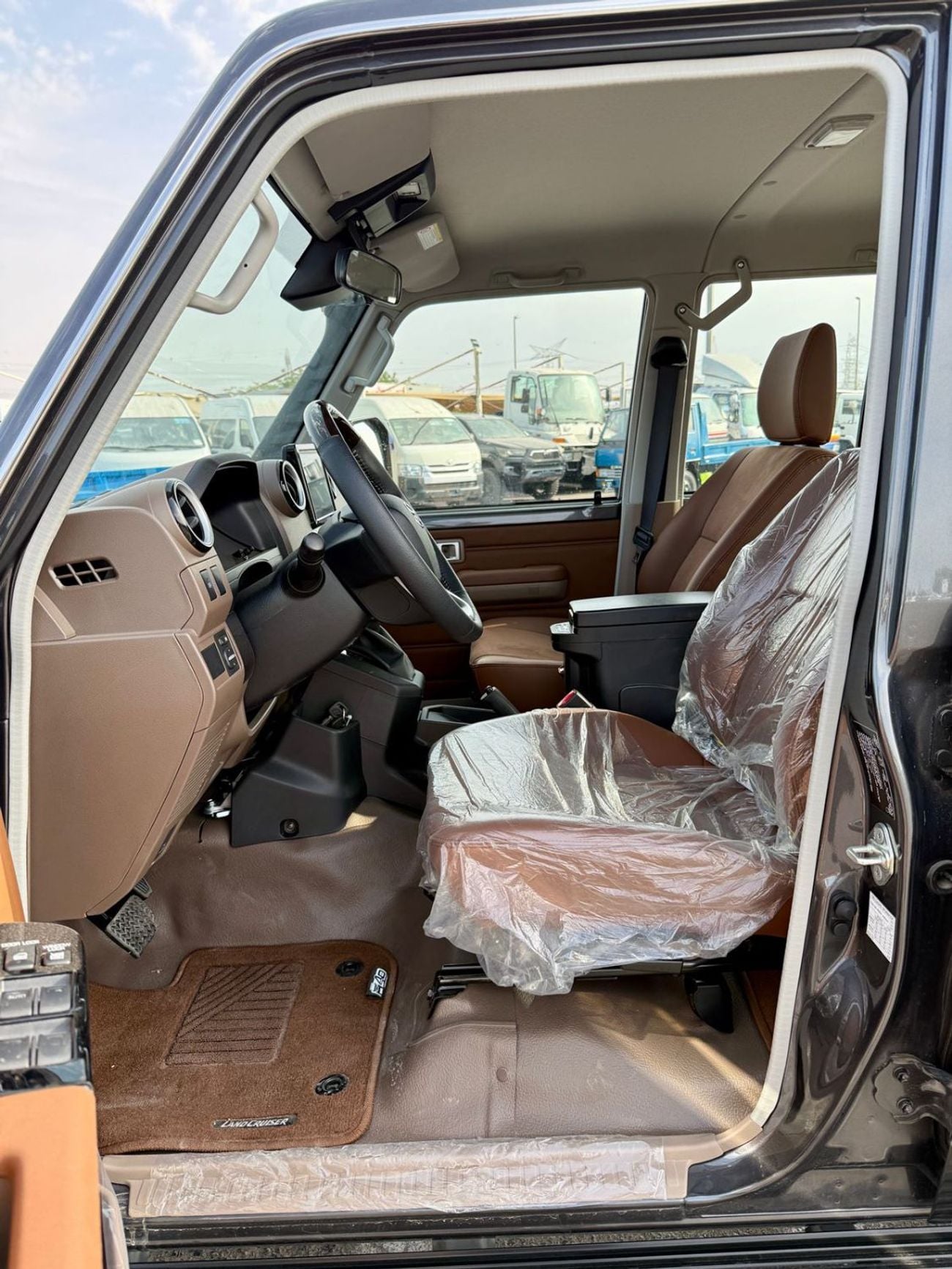 تويوتا لاند كروزر 70 TOYOTA LAND CRUiSER - ( 70 SERIES )-(GRJ79)-PiCK UP DOUBLE CAB - 4.0 - 4WD - 2025
