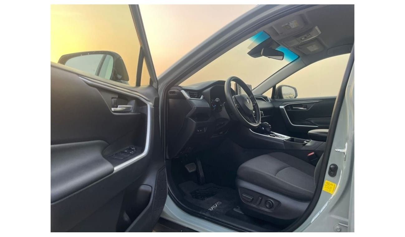 تويوتا راف ٤ 2020 Toyota Rav4 Hybrid Fuel 2.5L V4 MidOption+ Push Start - 4x4 AWD - 38,000 Mileage