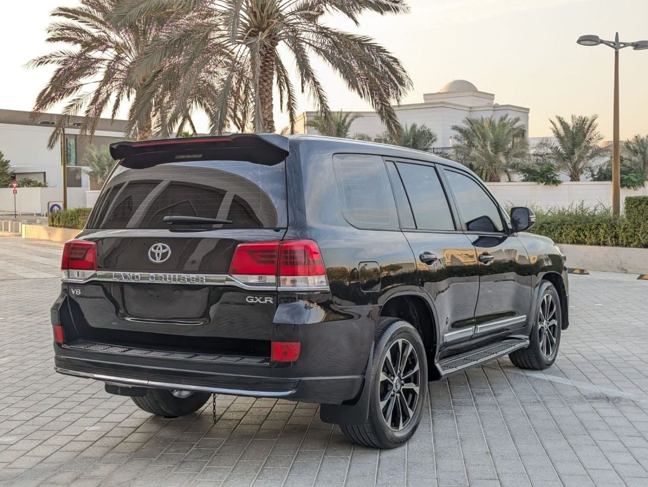 Toyota Land Cruiser GXR2 4.5L GXR-4.5L-1VD-8 Cylinders-LHD-Diesel-4WD-Automatic-8 Seats-5 Doors