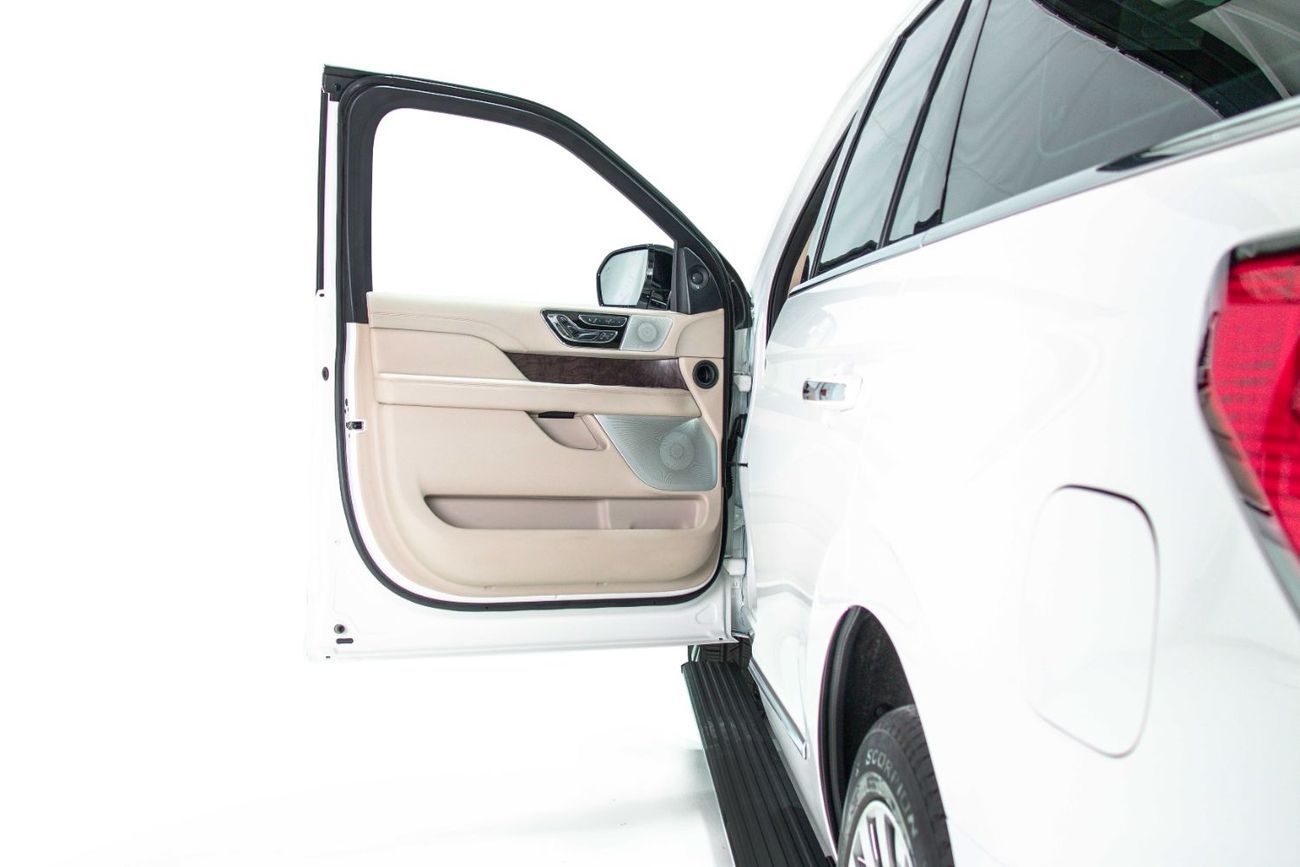 Lincoln Navigator Reserve 3.5L GCC-7 Seats-Al Tayer Warranty and Service Contract Until 05/2026-22 Inch