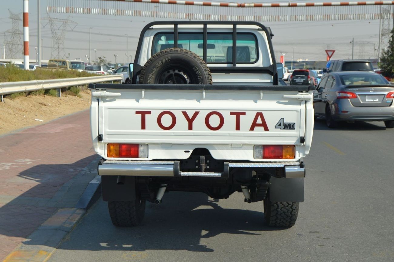 Toyota Land Cruiser Pick Up Single cabin 4.5L, perfect inside and outside
