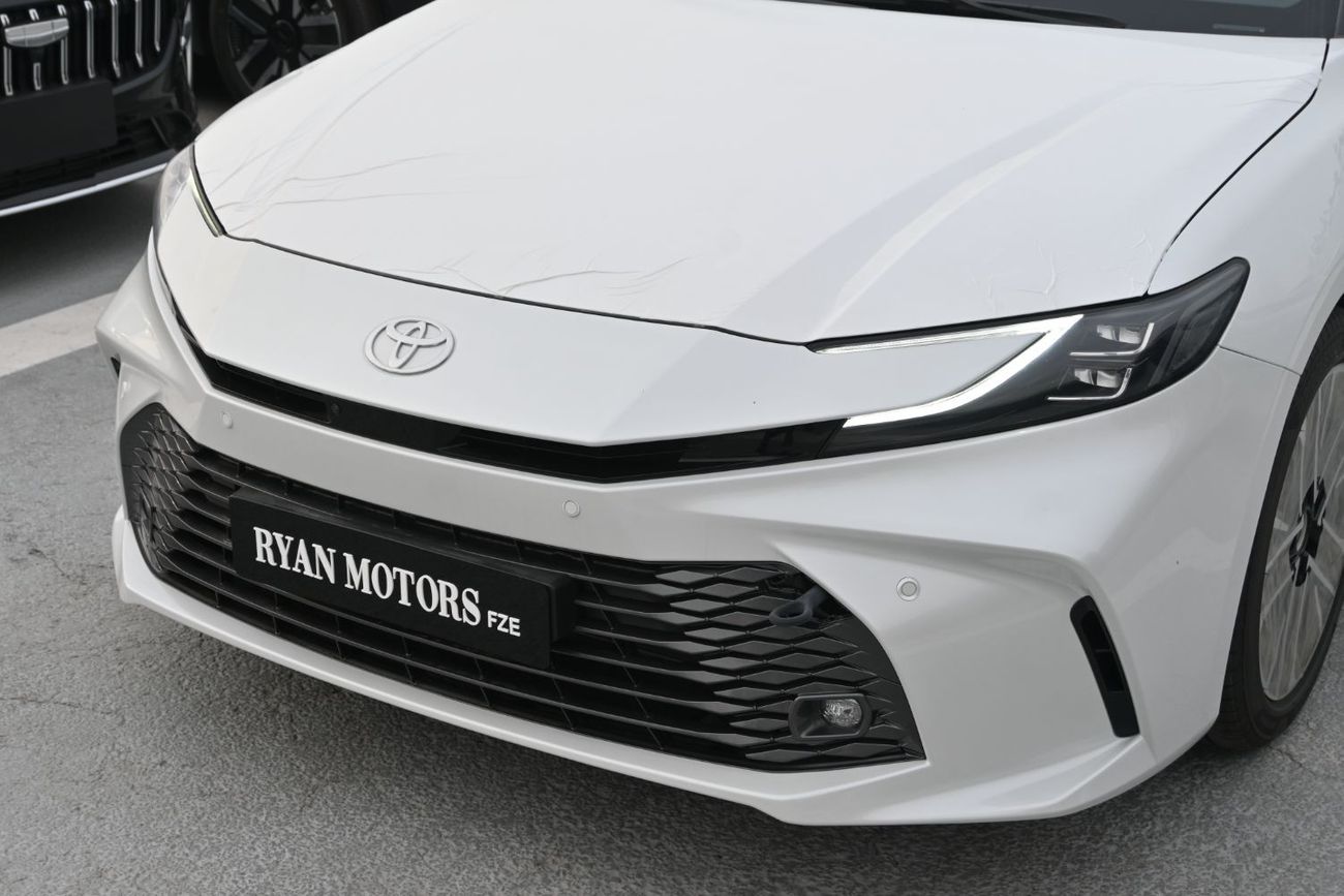 Toyota Camry Toyota Camry Limited 2.5L Hybrid, Model 2025, Color White