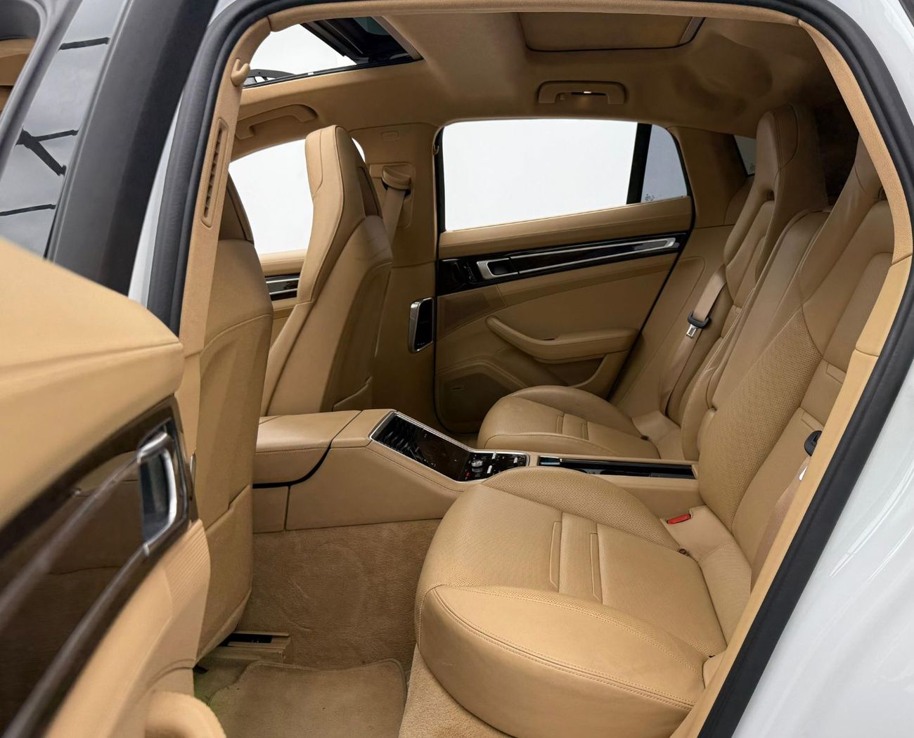 Porsche Panamera 4S 3.0L (434 HP) 2017 Porsche Panamera 4S, Porsche Full Service History, Excellent Condition, GCC