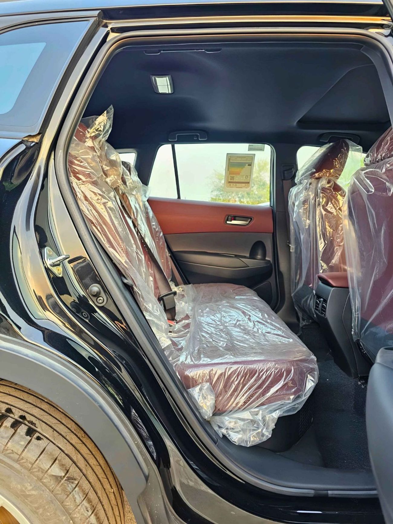 Toyota Corolla Cross HYBRID /1.8L A/T / FULL OPTION / SUNROOF / LEATHER / 17" ALLOY WHEELS / CODE # XLE