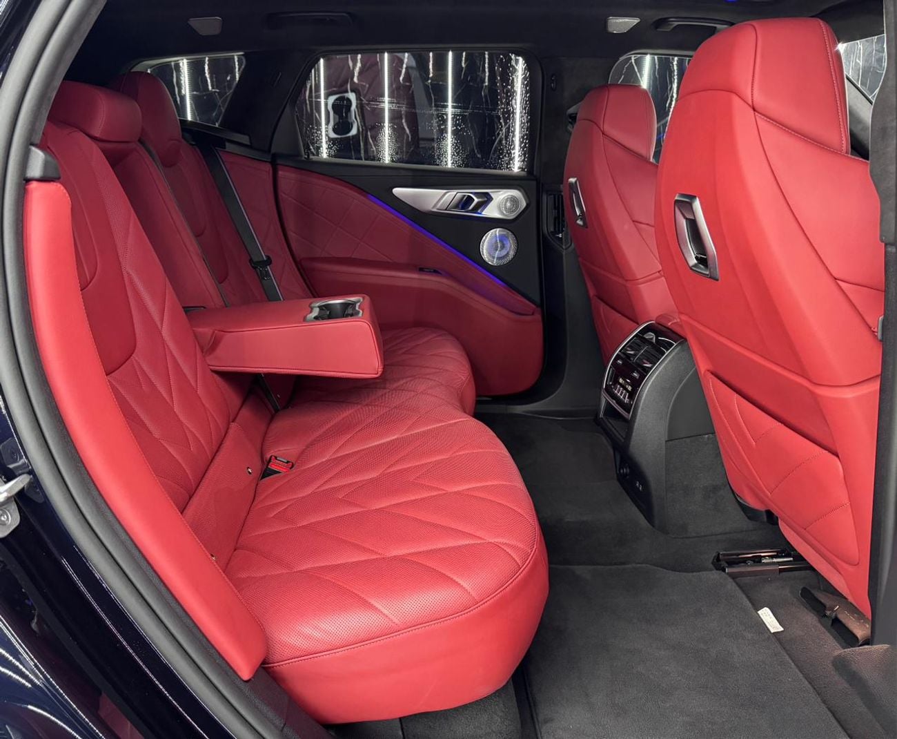 بي أم دبليو XM 4.4L, Twin Turbo V8 +Electric motor,653Hp,8-Speed Automatic ,AWD