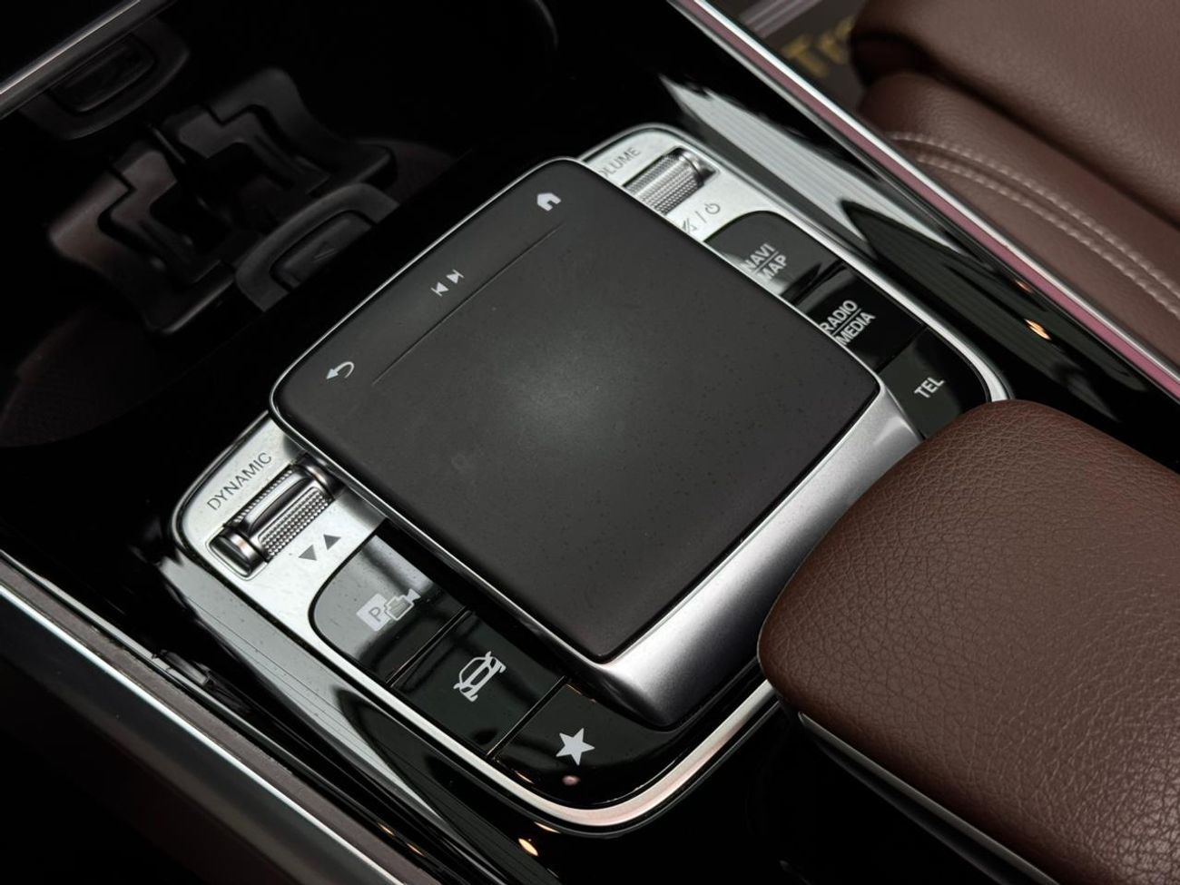 Mercedes-Benz GLB 250 4MATIC 2.0L 2020 Mercedes-Benz GLB 250 AMG 4MATIC, Mercedes Service History, 1 Year Warranty, GCC