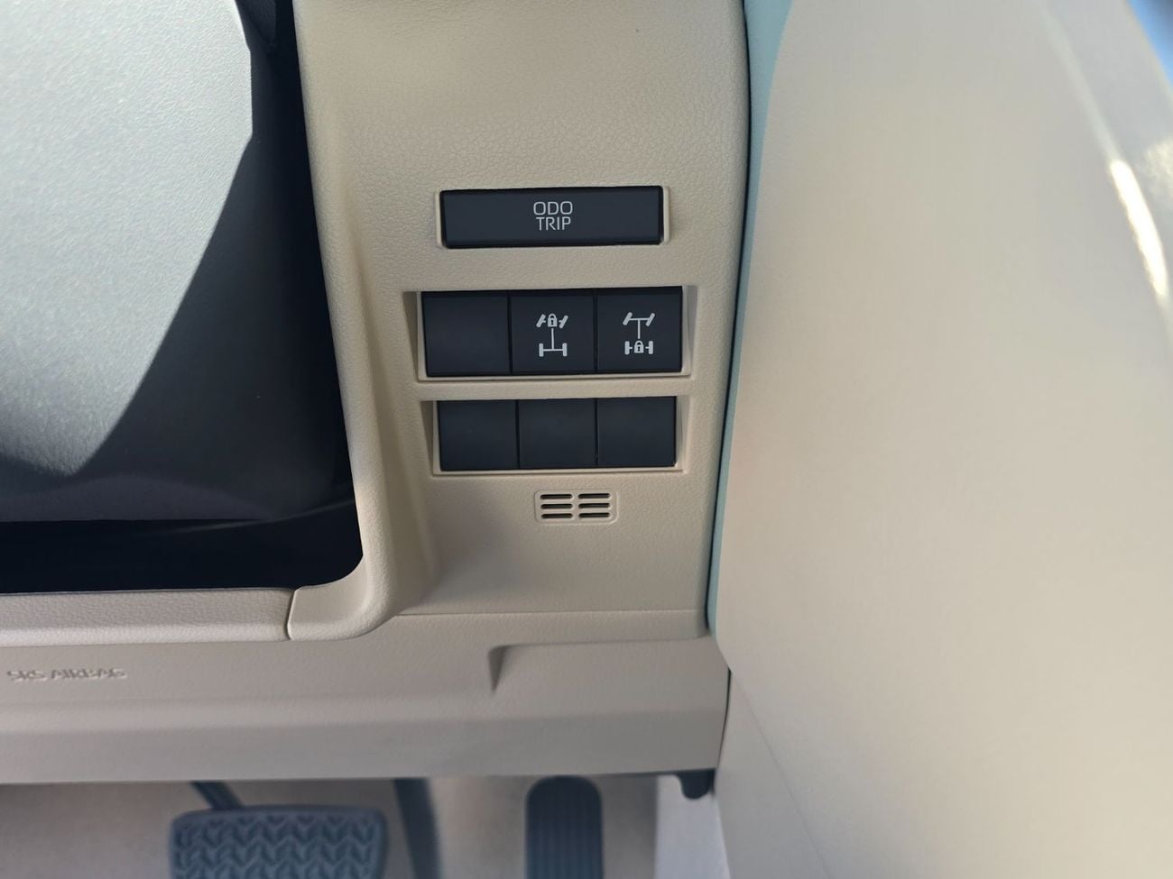 Toyota Land Cruiser 4.0 V6 with 3 diff lock