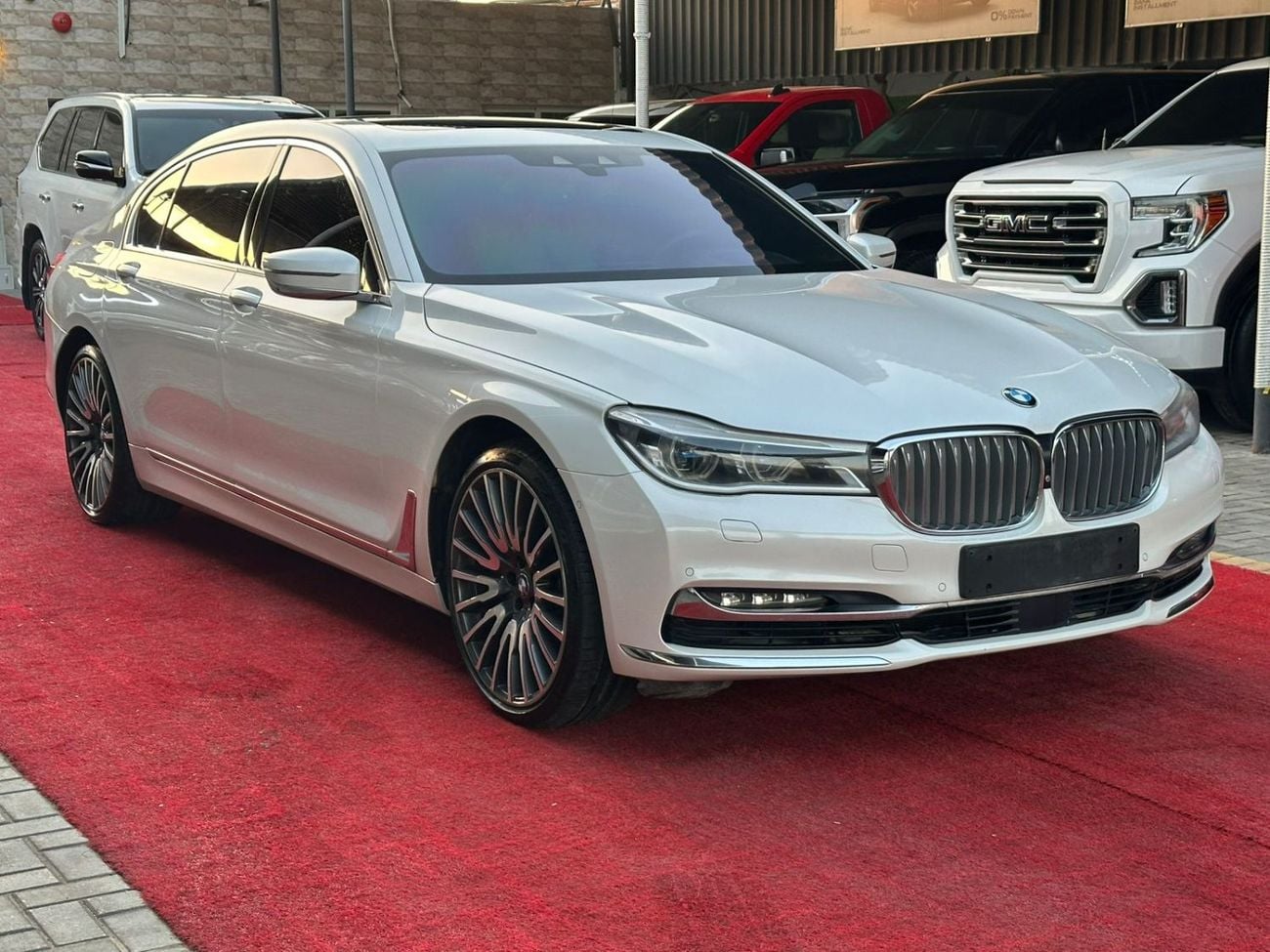بي أم دبليو 750Li xDrive 4.4L (523 HP)