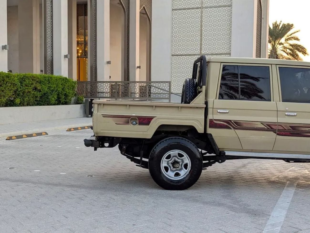 تويوتا لاند كروزر 70 LC79 LX محرك V6 سعة 4.0 لتر، بحالة داخلية وخارجية ممتازة