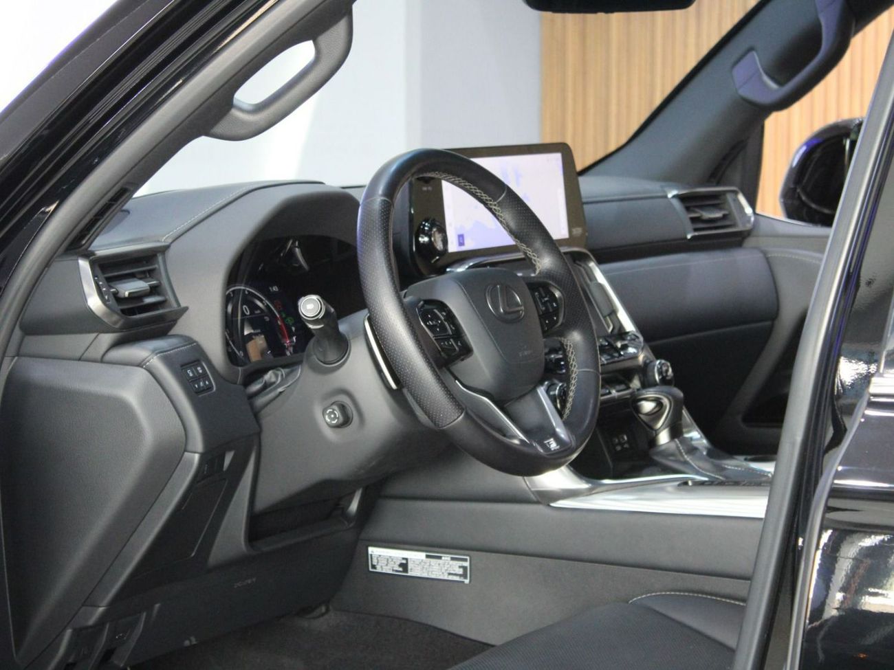 لكزس LX 600 F-Sport