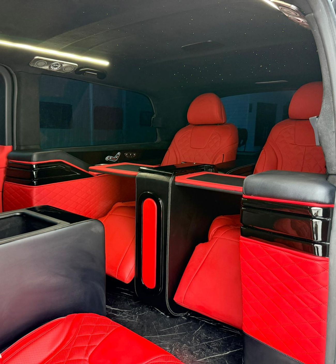 مرسيدس بنز V 250 2024 Mercedes Maybach V250, Warranty, Very Low Km, Fully Loaded, Excellent Condition, GCC