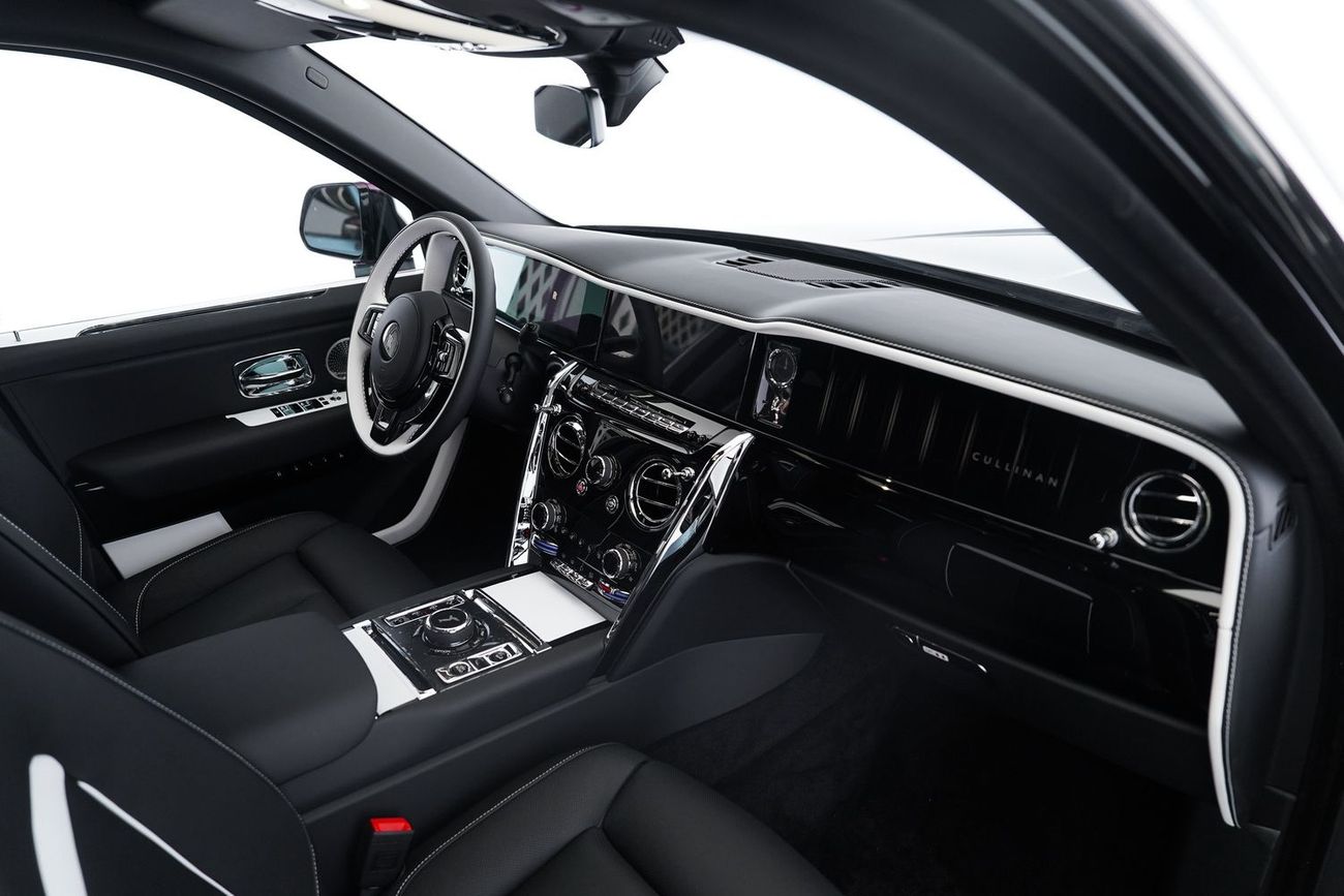 Rolls-Royce Cullinan Rolls Royce Cullinan Silver Badge