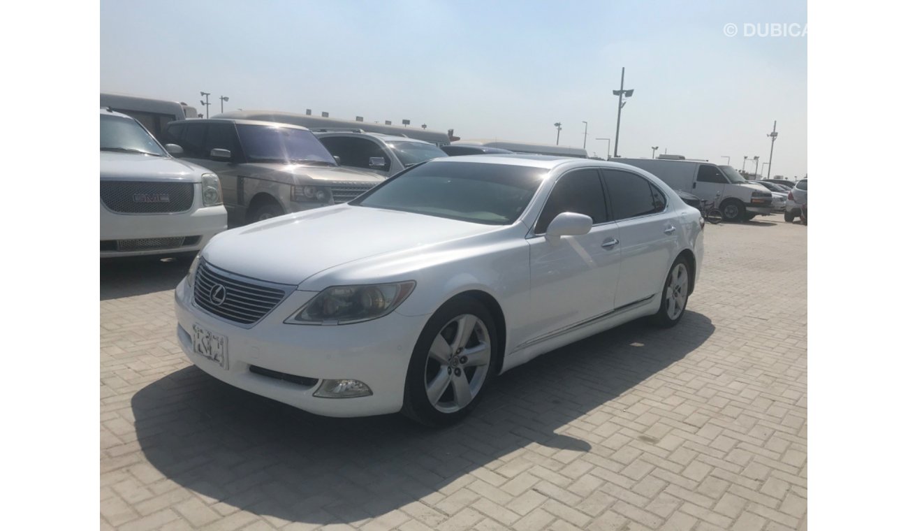 Lexus LS460 لكزسLS460 بحالة نظيفة لارج وارد 2007