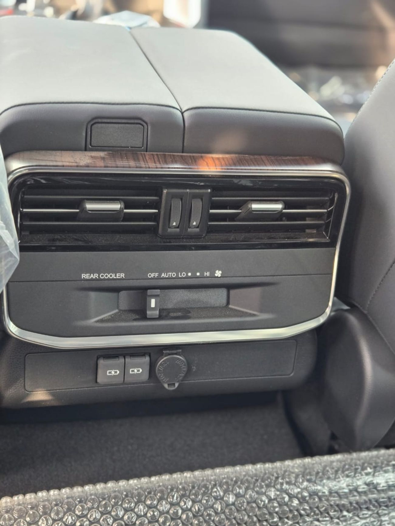 Toyota Land Cruiser PETROL A/T 7 SEATER