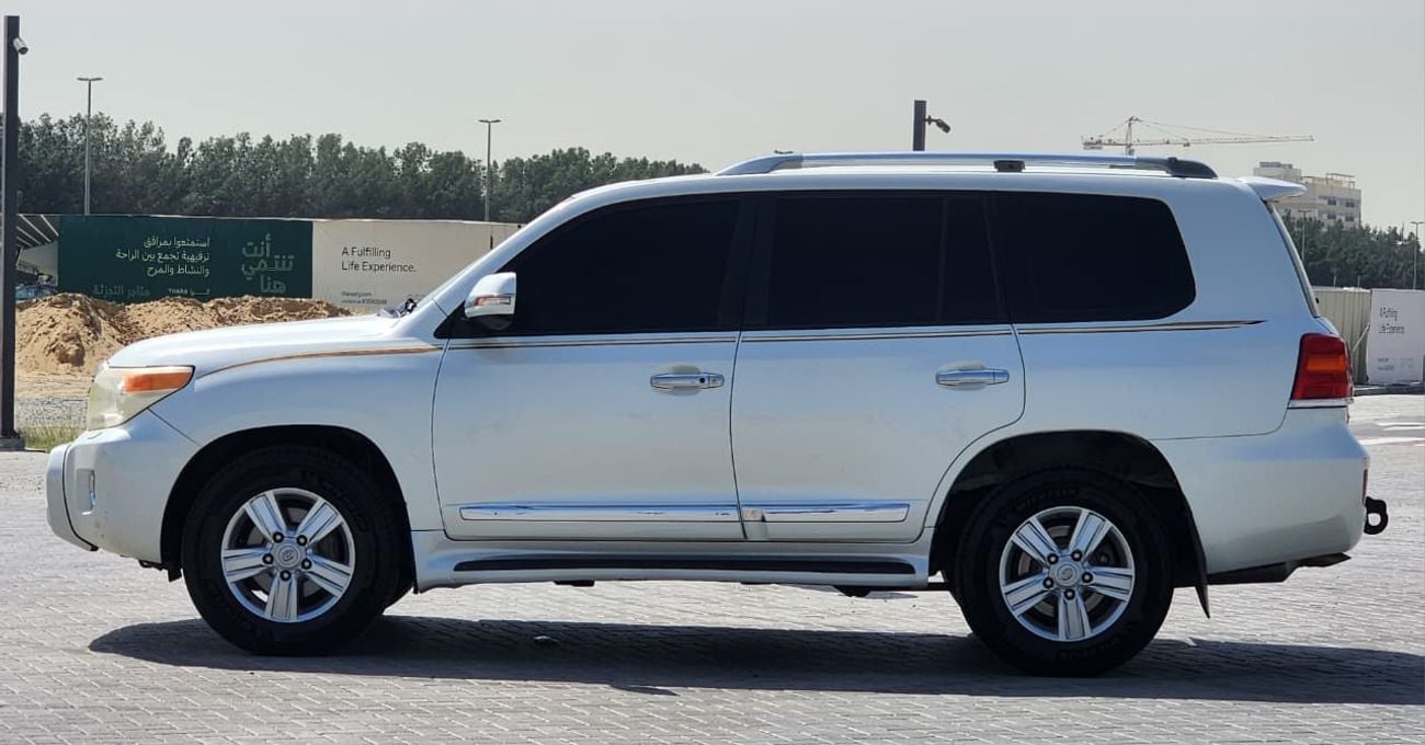 Toyota Land Cruiser GXR V8