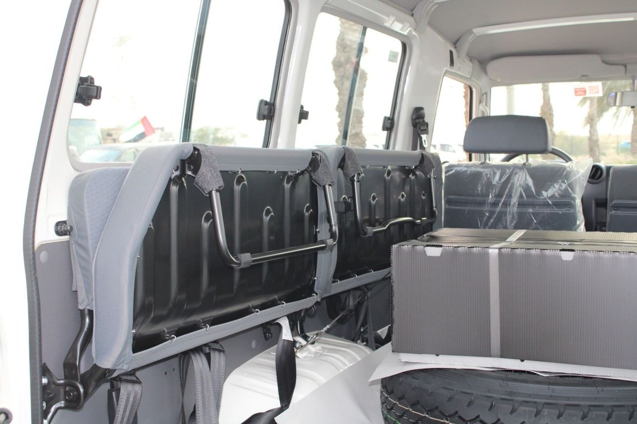 Toyota Land Cruiser 70 TOYOTA LANDCRUISER 78 4.5L V8 DIESEL 9 SEATER TROOP CARRIER MANUAL