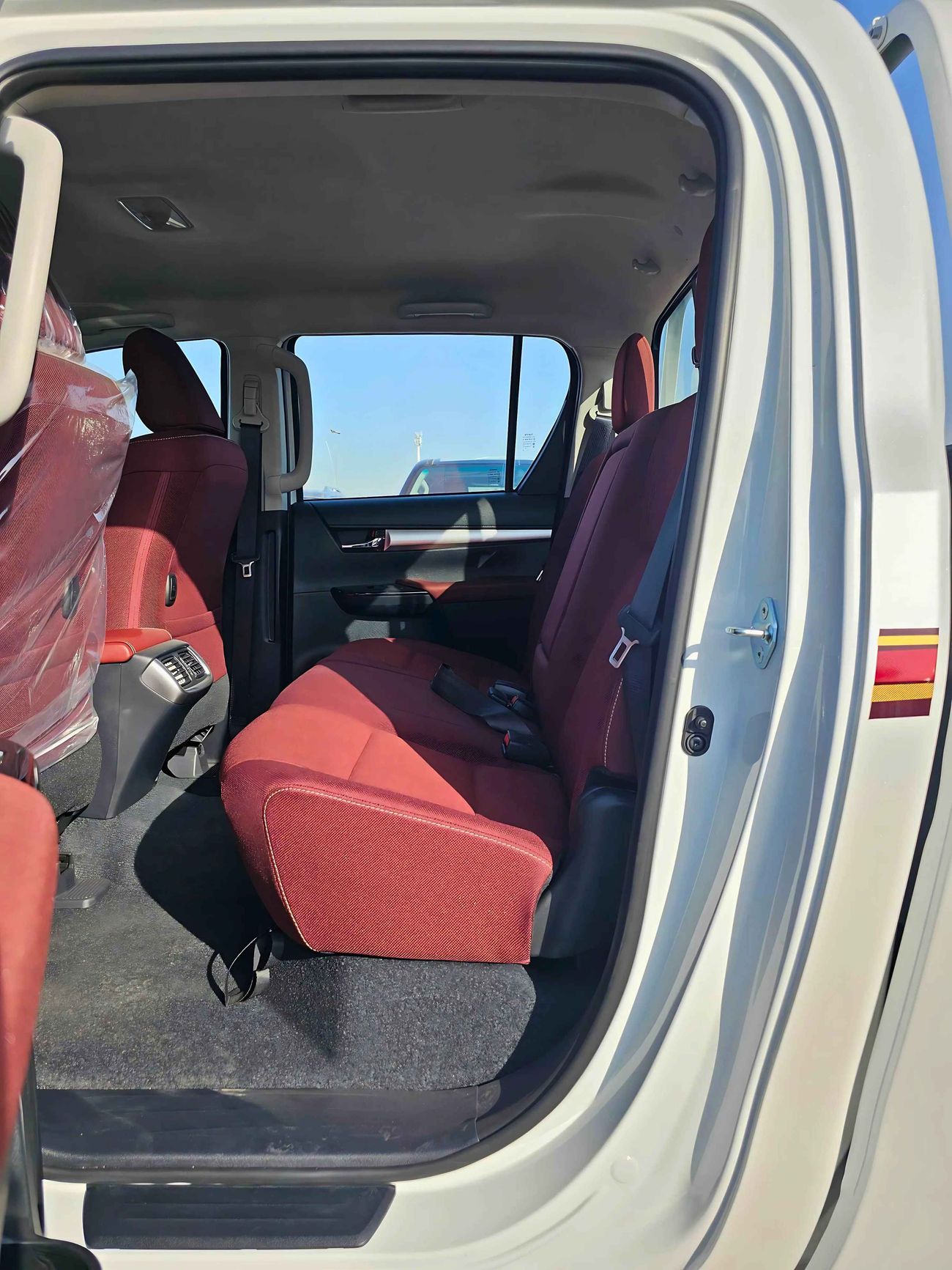 Toyota Hilux GLX SR5 / 2.7L V4 / M/T /  DVD + CAM / 4X4 / FULL OPTION (CODE # GLXS)