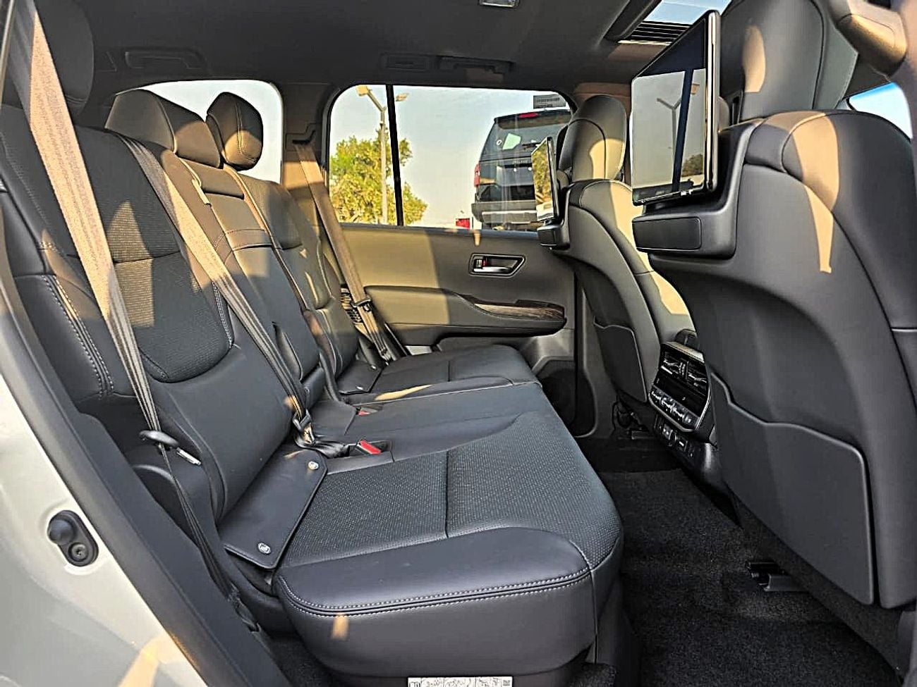 Toyota Land Cruiser VX Toyota land cruiser Vx 3.5l turbo 4*4 A/T  white /black Color 2026