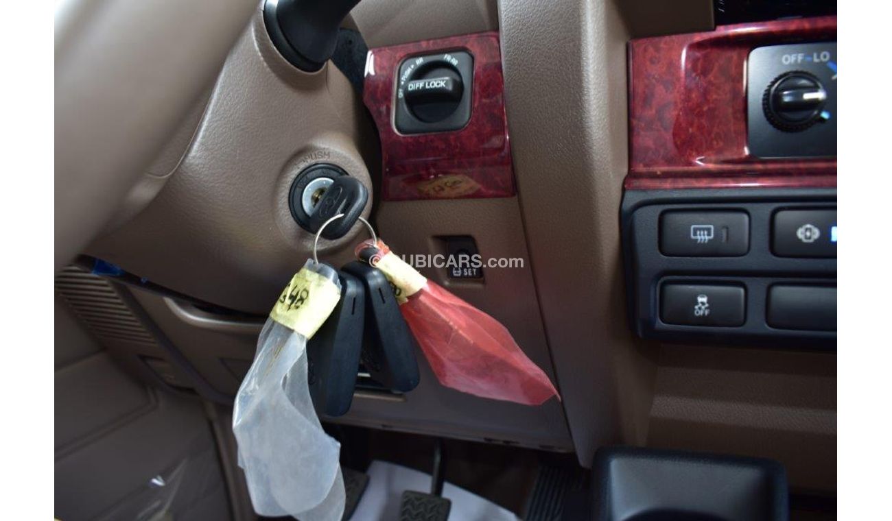 تويوتا لاند كروزر 70 71 DLX V6 4.0L Petrol MT