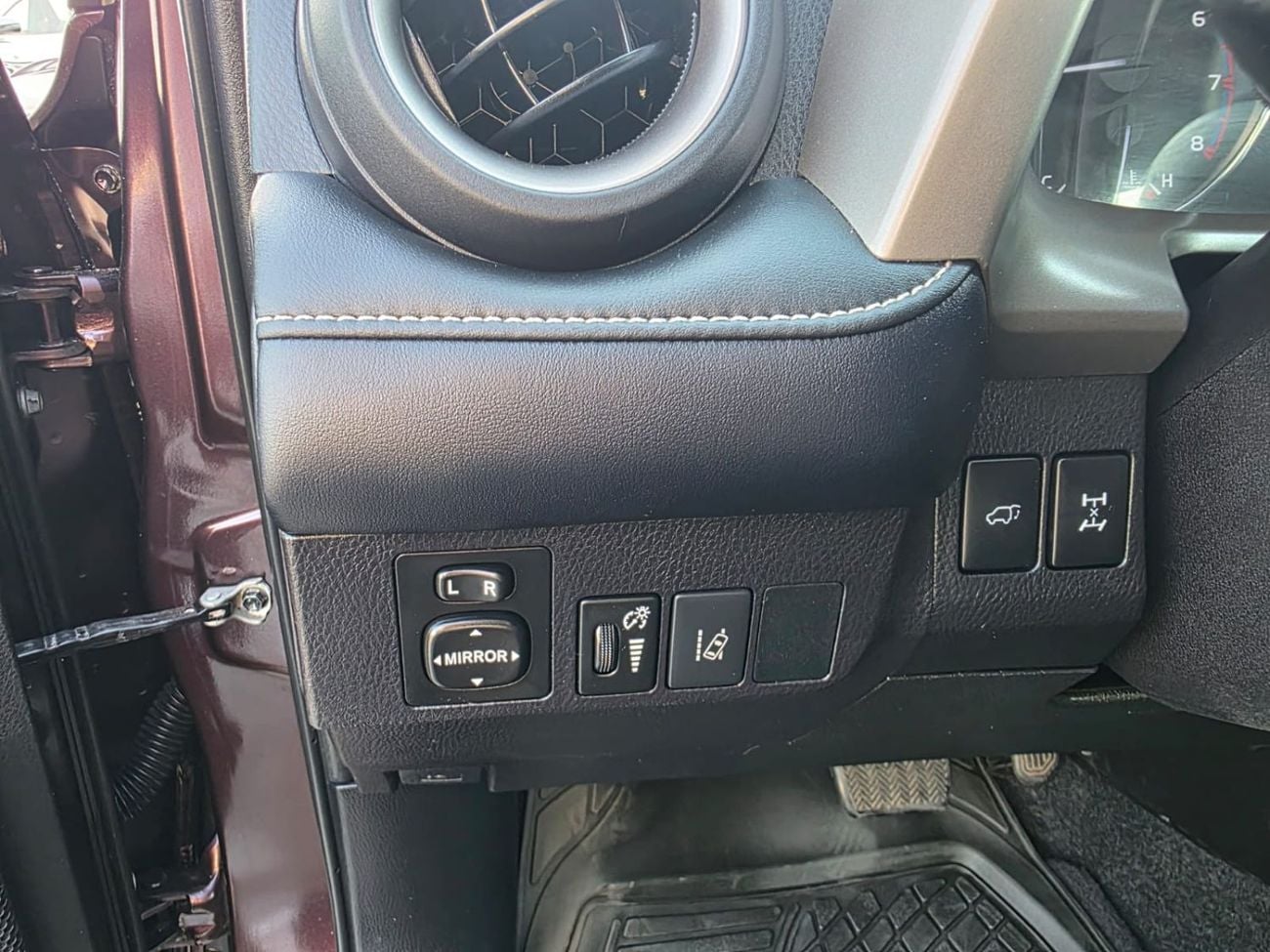 Toyota RAV4 2.5L Limited Edition Sunroof, 4x4, Push button, trunk automatic and original leather seats
