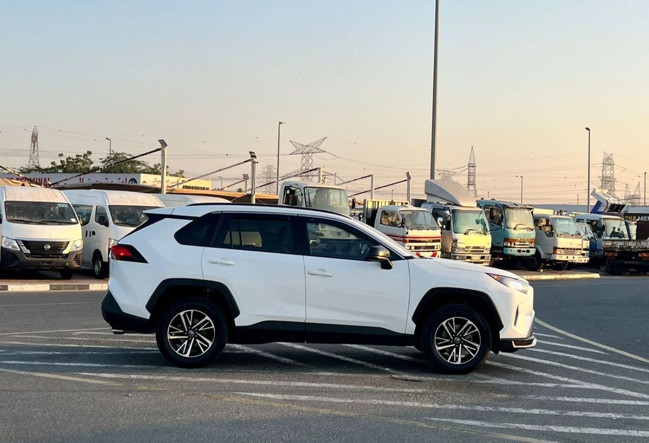 Toyota RAV4 — фото 5